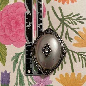 Vintage AVON Chesterfield brooch/pendant